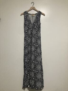 DejaVu Sleeveless Maxi Dress Black White Medallion Print Boho V-Neck Size S